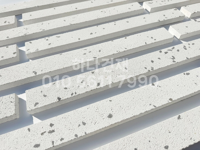 라일락 모노타일 500x50x17T 화이트칩 / 하다건재 와이드벽돌타일