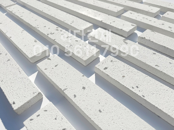 라일락 모노타일 500x50x17T 화이트칩 / 하다건재 와이드벽돌타일