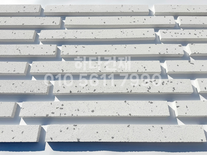 라일락 모노타일 500x50x17T 화이트칩 / 하다건재 와이드벽돌타일