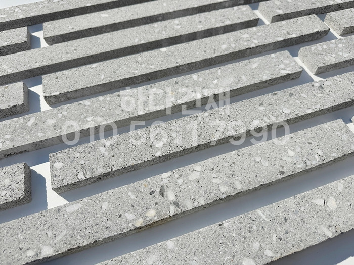 라일락 모노타일 500x50x17T 그레이칩 / 하다건재 와이드벽돌타일