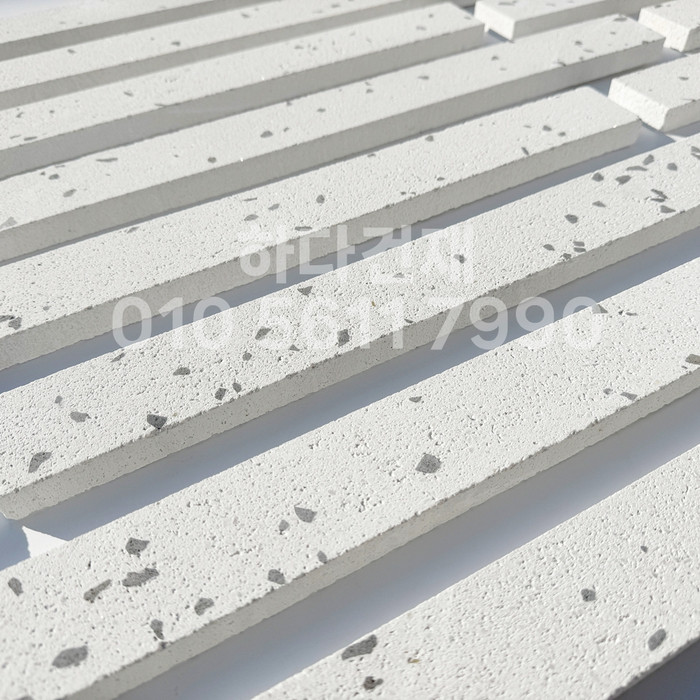 라일락 모노타일 500x50x17T 화이트칩 / 하다건재 와이드벽돌타일