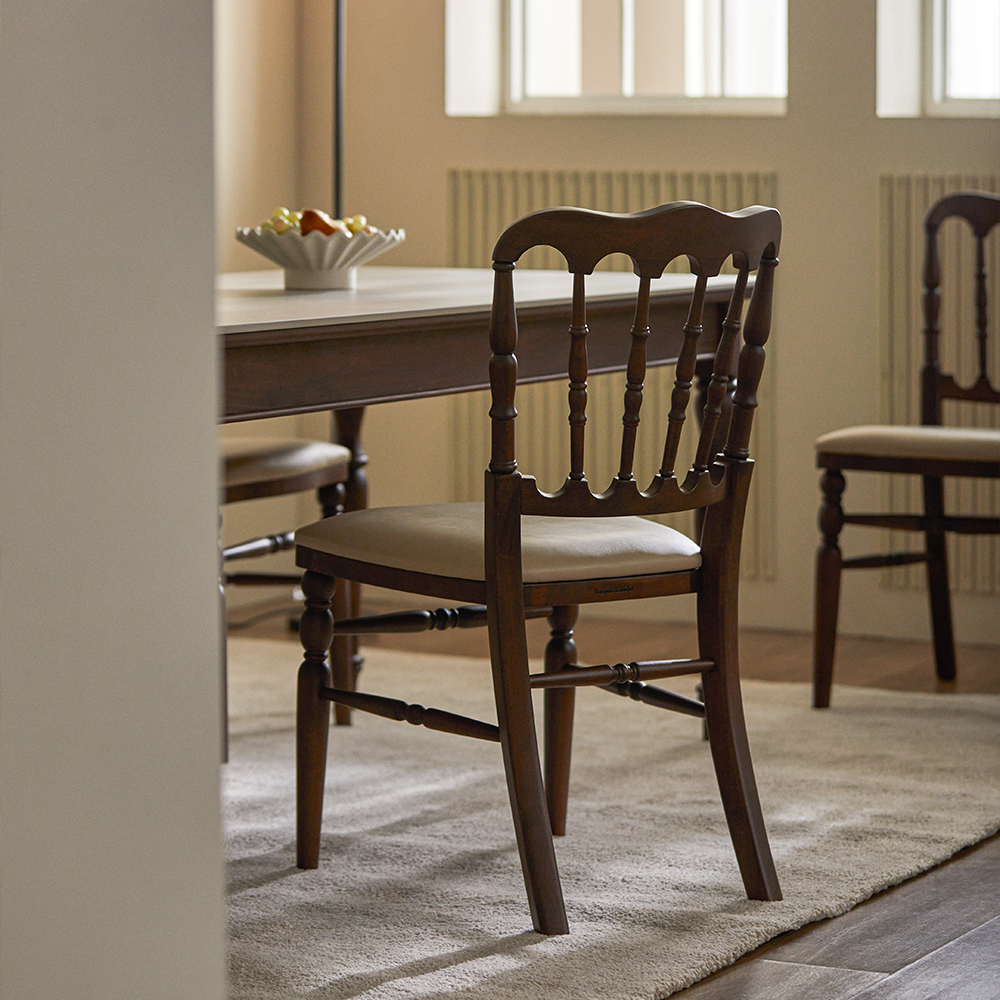 로맨틱캬바레 첼로 빈티지 원목 의자 카페 인테리어 월넛 체어