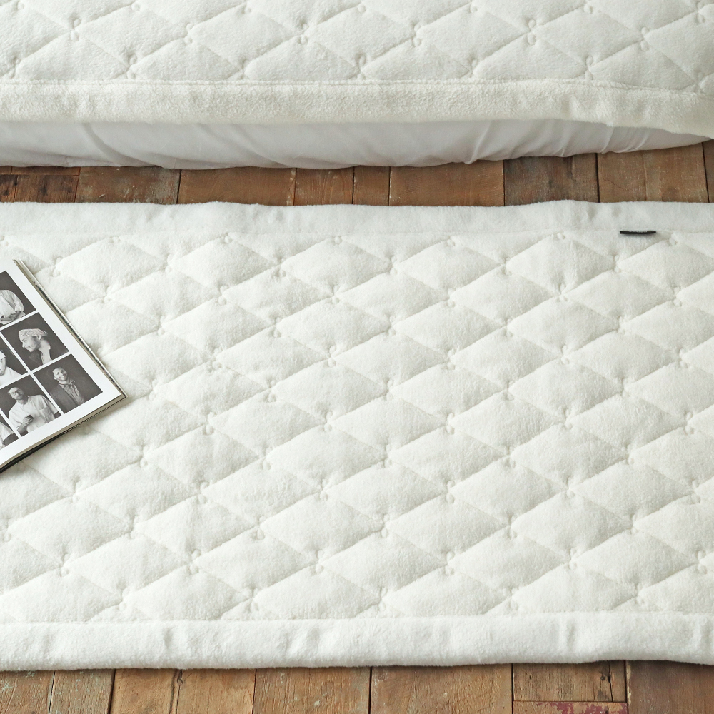 뽀글이 양털 극세사 도톰한 쇼파매트 리본퀄팅 미끄럼방지 아이보리 소파패드 4인용