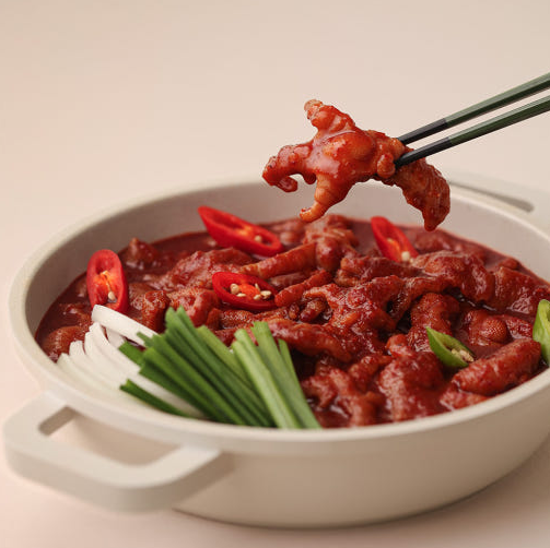 청춘불판 무뼈국물닭발 500g 뼈없는 매운 닭발 양념 닭발 불닭발 캠핑 혼술 안주 간편식 - 상세 이미지 2
