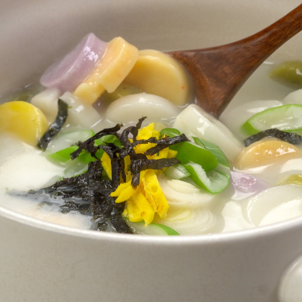 작고 예쁜 [ 유기농 엽전 떡국떡 300g ] 오색 백미 어린이떡국 떡샐러드 - 상세 이미지 4
