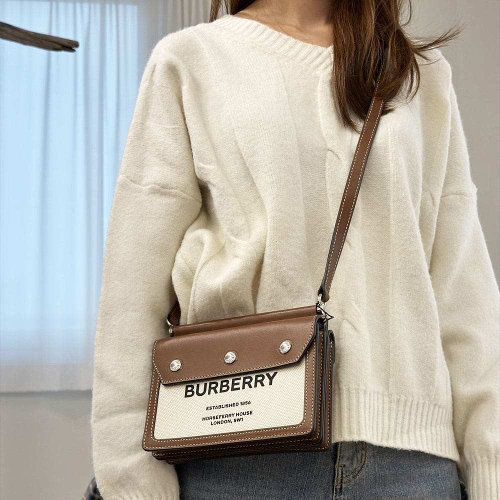 [마지막재고 20%추가] 버버리 호스페리 프린트 미니 크로스 바디백 8014611