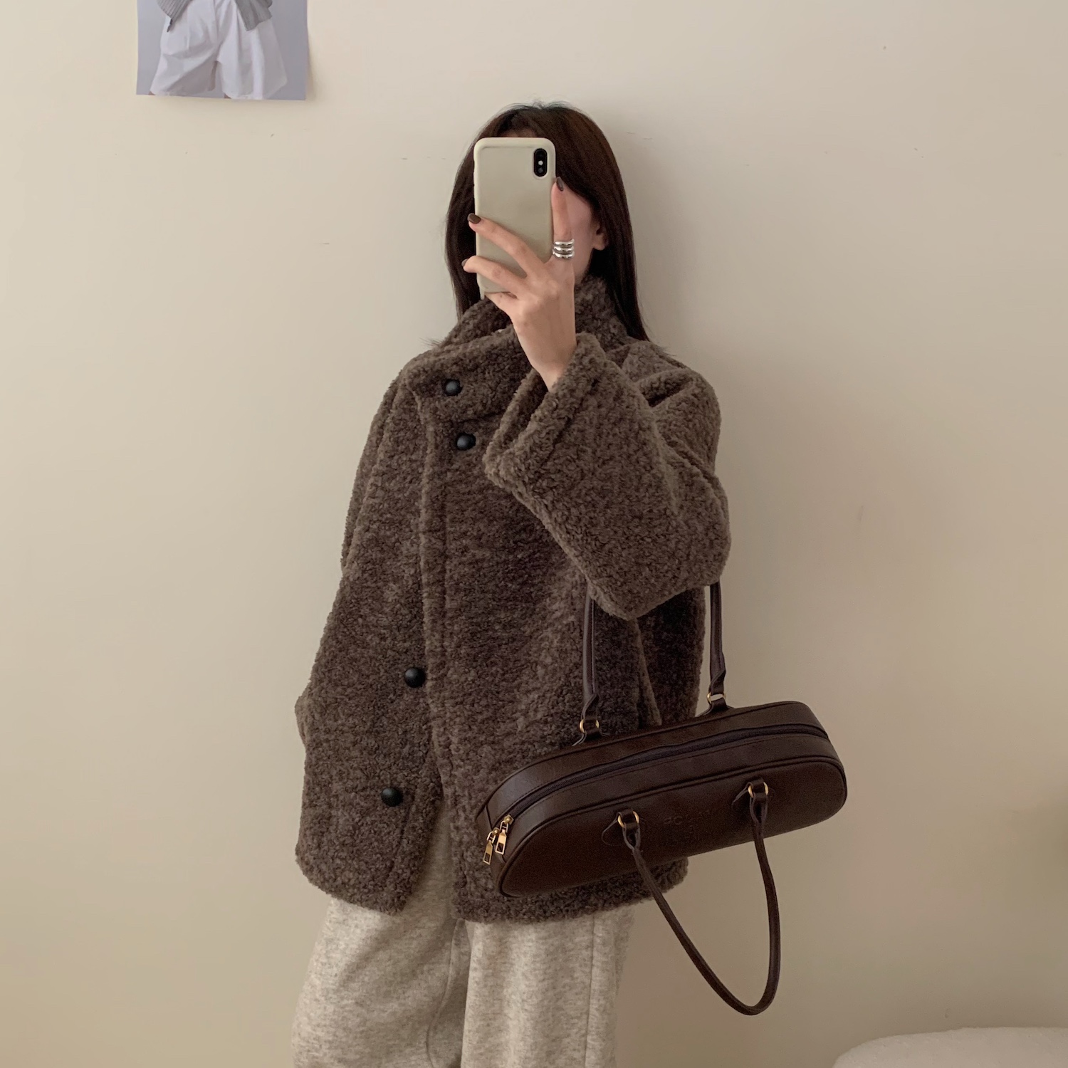 가을 겨울 도톰 따뜻 뽀글이 스탠드 카라 루즈핏 싱글 브레스티드 양털 베이직 꾸안꾸룩 여친룩 코트 자켓 124122701 상세 이미지 8