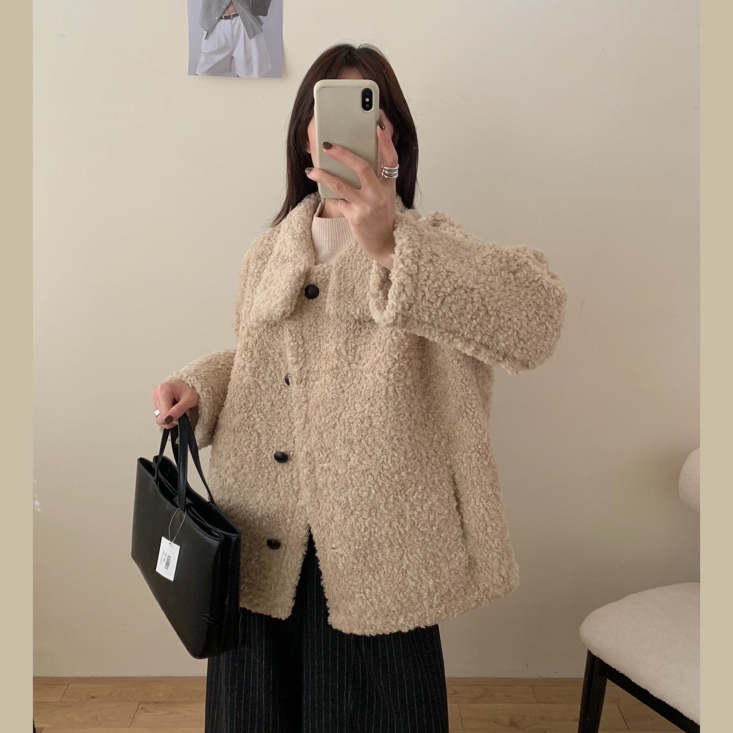 가을 겨울 도톰 따뜻 뽀글이 스탠드 카라 루즈핏 싱글 브레스티드 양털 베이직 꾸안꾸룩 여친룩 코트 자켓 124122701 상세 이미지 4