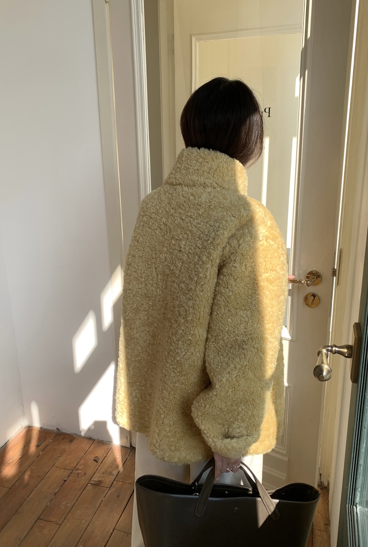 가을 겨울 도톰 따뜻 뽀글이 스탠드 카라 루즈핏 싱글 브레스티드 양털 베이직 꾸안꾸룩 여친룩 코트 자켓 124122701 상세 이미지 13