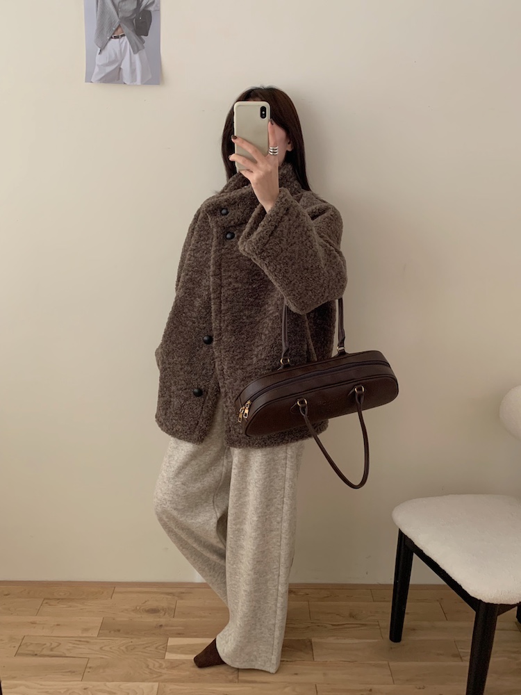 가을 겨울 도톰 따뜻 뽀글이 스탠드 카라 루즈핏 싱글 브레스티드 양털 베이직 꾸안꾸룩 여친룩 코트 자켓 124122701 상세 이미지 34
