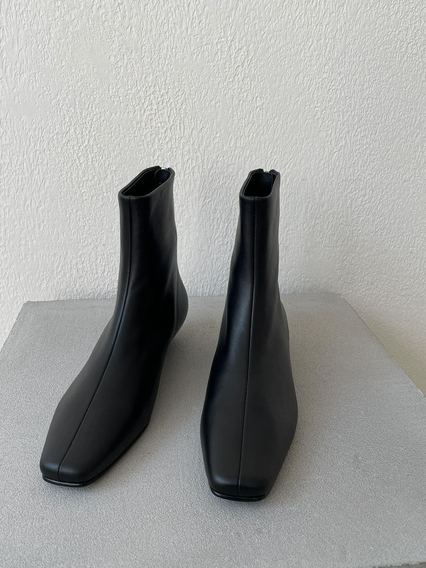 여성 앵클부츠 블랙 가죽 스퀘어토 로우힐 삭스부츠 2-4cm 고퀄리티 - 상세 이미지 5