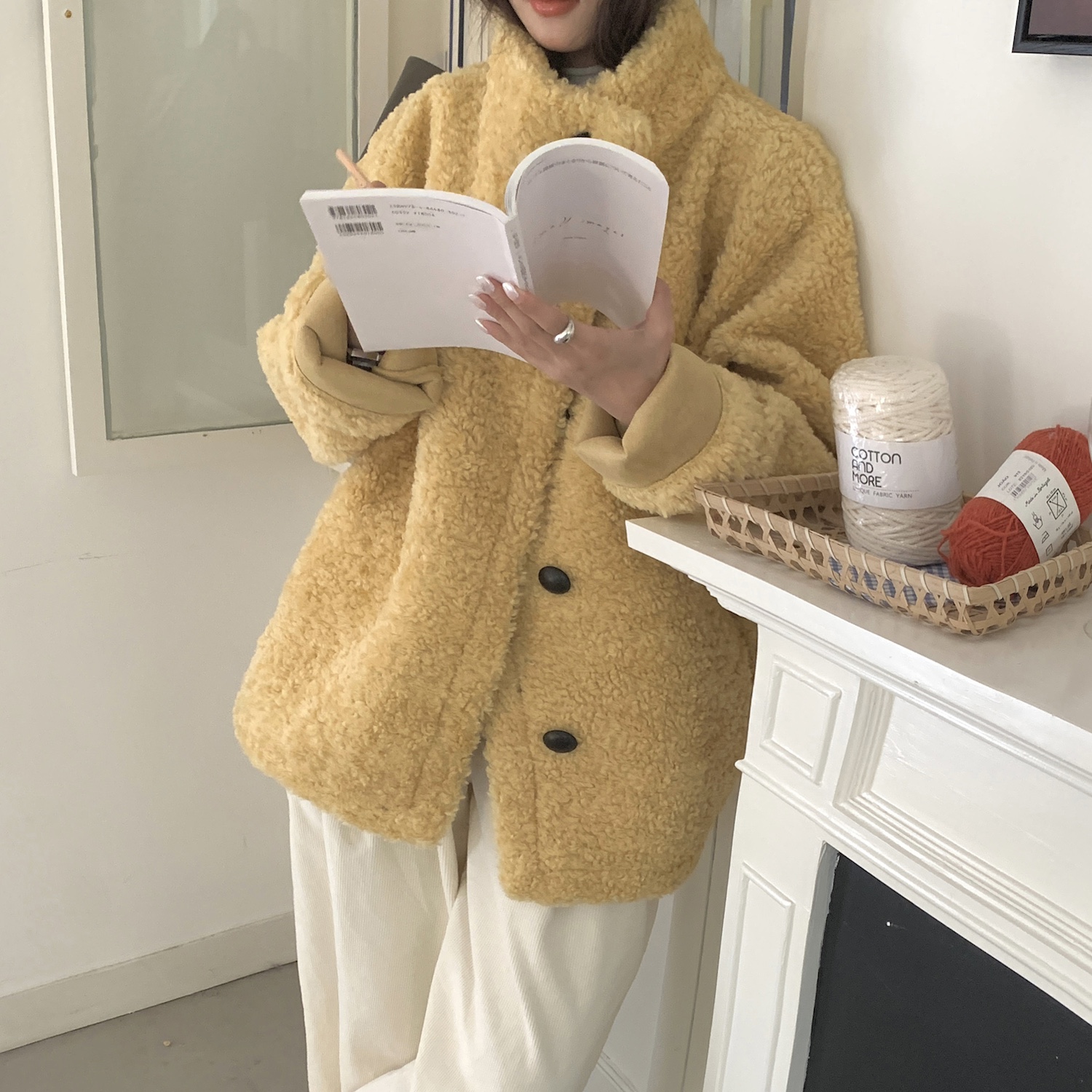 가을 겨울 도톰 따뜻 뽀글이 스탠드 카라 루즈핏 싱글 브레스티드 양털 베이직 꾸안꾸룩 여친룩 코트 자켓 124122701 상세 이미지 6