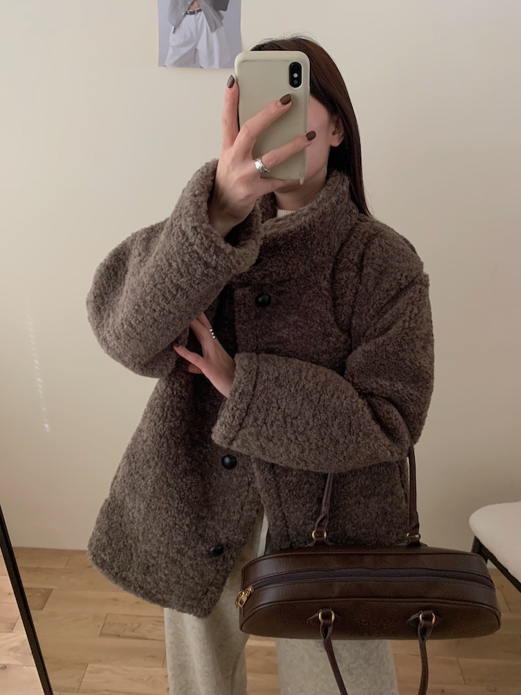 가을 겨울 도톰 따뜻 뽀글이 스탠드 카라 루즈핏 싱글 브레스티드 양털 베이직 꾸안꾸룩 여친룩 코트 자켓 124122701 상세 이미지 38