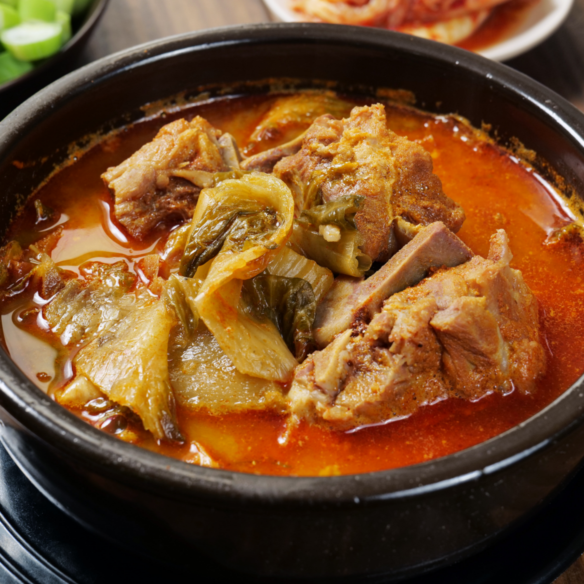 우거지 한끼 감자탕 가마솥 대용량 뼈해장국 830g 국내산 넉넉 간편 밀키트 해장국 - 상세 이미지 2