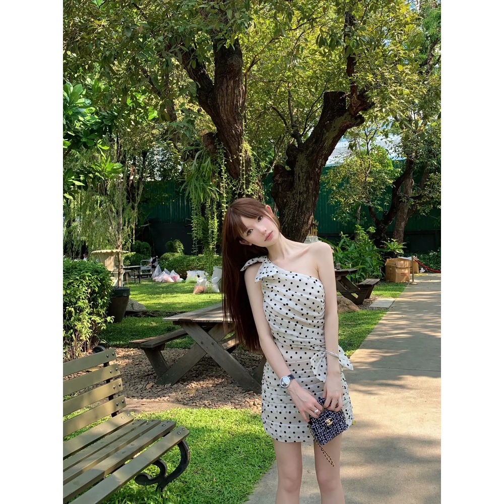 아이브 안유진 원피스 인스타그램 오프숄더 도트 의상 옷 패션 - 상세 이미지 2