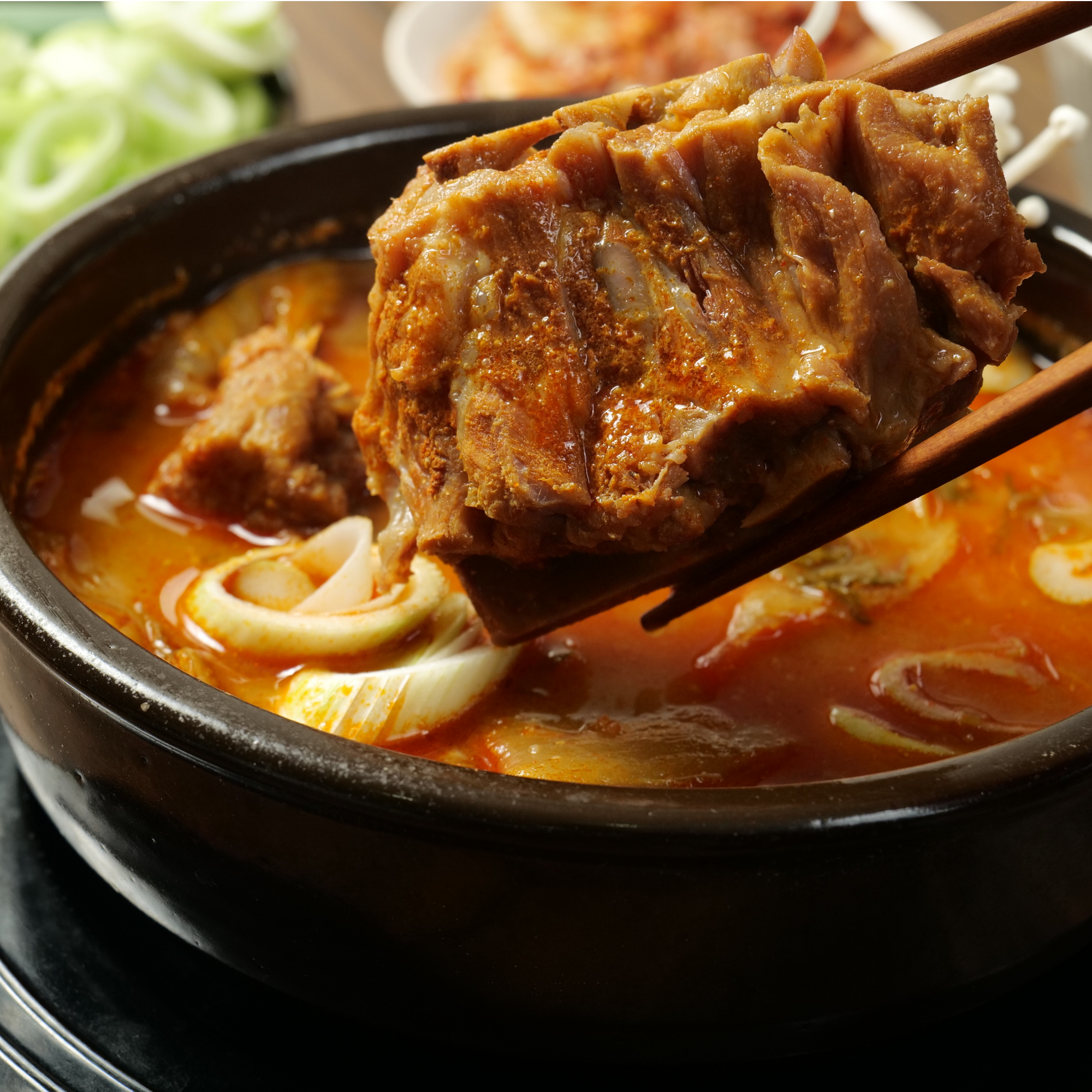 우거지 한끼 감자탕 가마솥 대용량 뼈해장국 830g 국내산 넉넉 간편 밀키트 해장국 - 상세 이미지 3