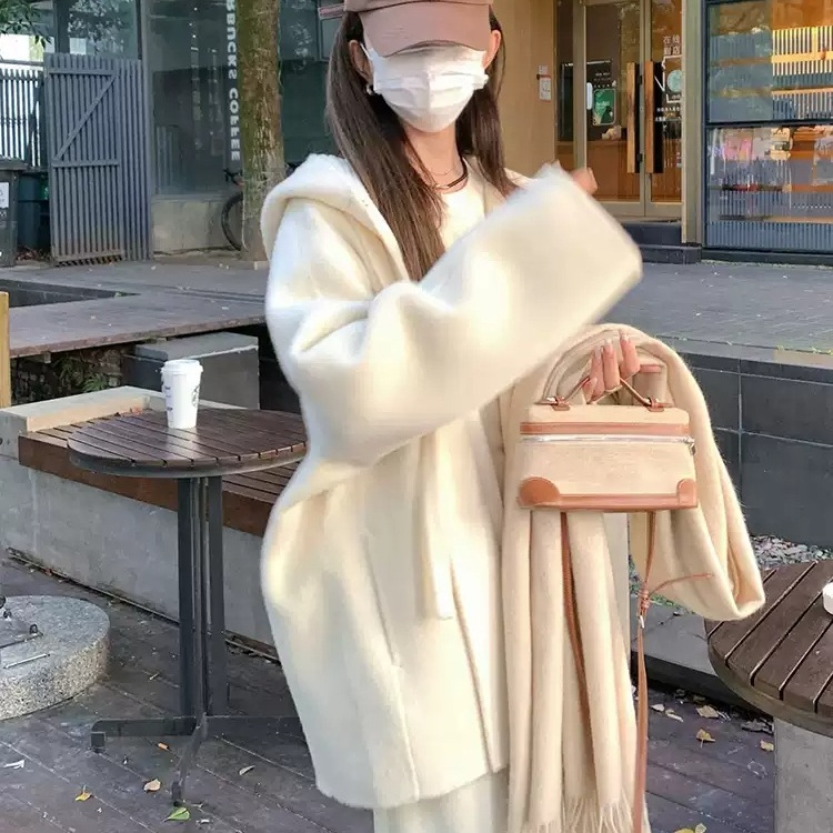 다리미 패밀리 27화 금새록 자켓 화이트 이다림 후드 빅사이즈 의상 옷 패션 - 메인 이미지