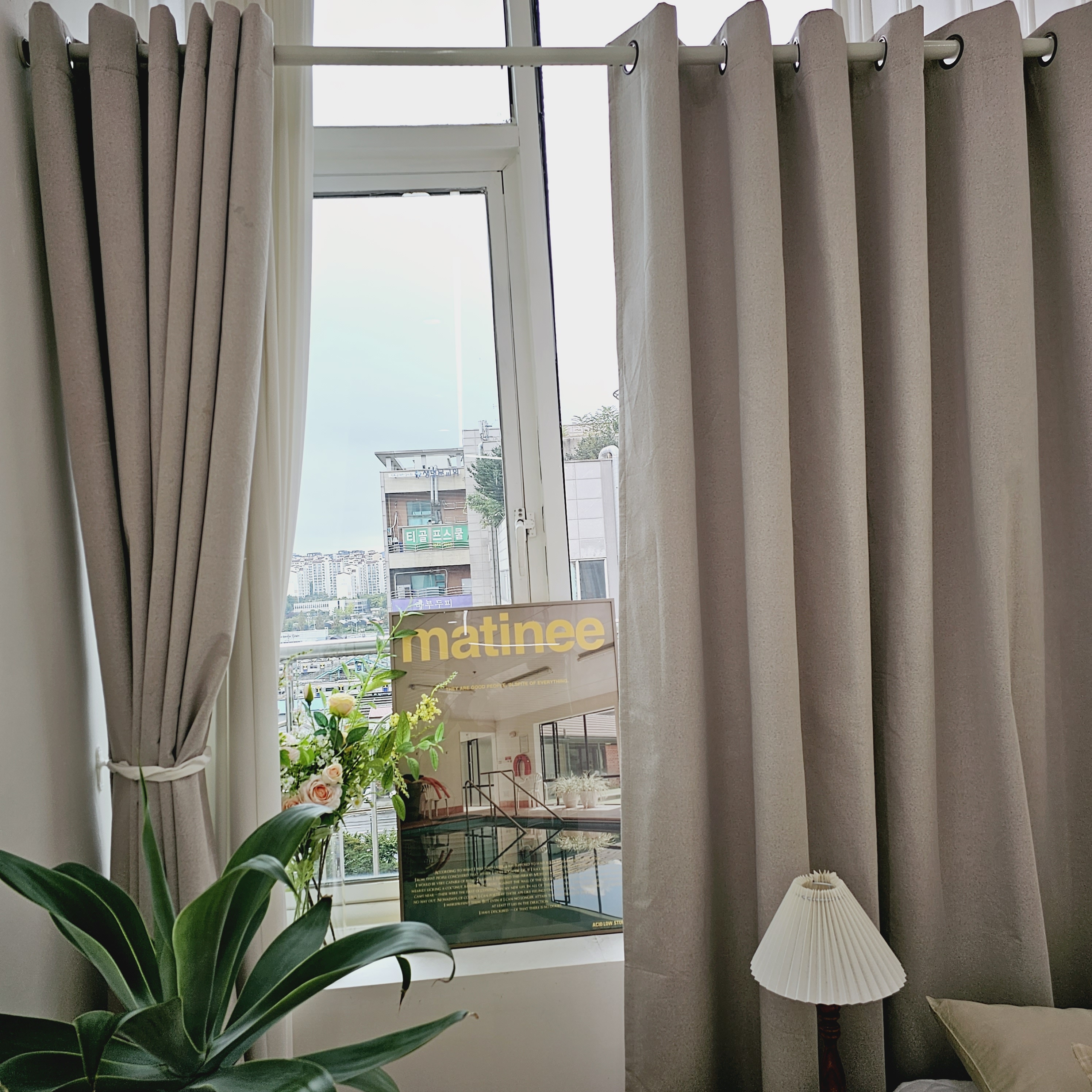 암막커튼 양면동일 완벽차단 아일렛 거실 커텐 2장 한세트 모카베이지, 300x235cm