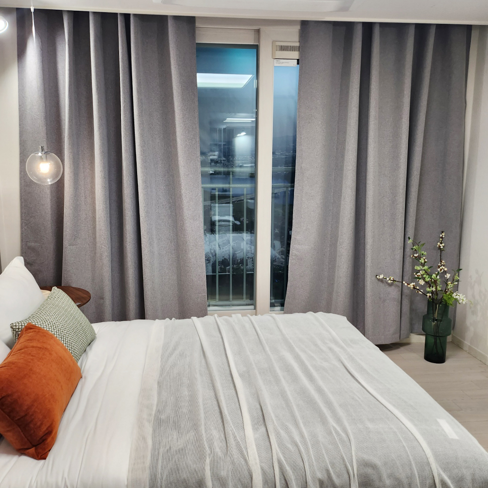 암막커튼 양면동일 완벽차단 아일렛 거실 커텐 2장 한세트 라이트그레이, 300x235cm