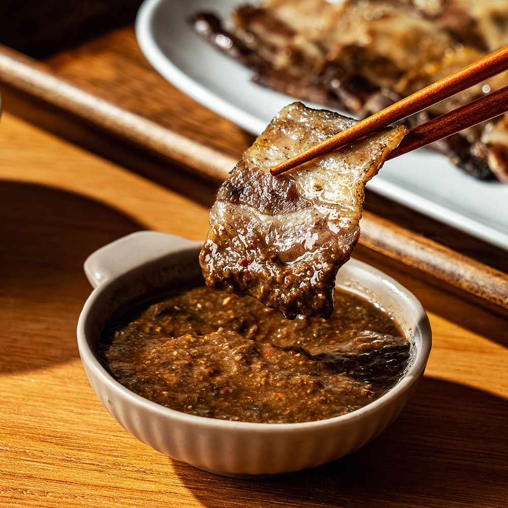 무안 몽탄 두암식당 짚불구이 한돈 삼겹살 세트 4인분 양파김치 칠게장 포함 - 상세 이미지 5