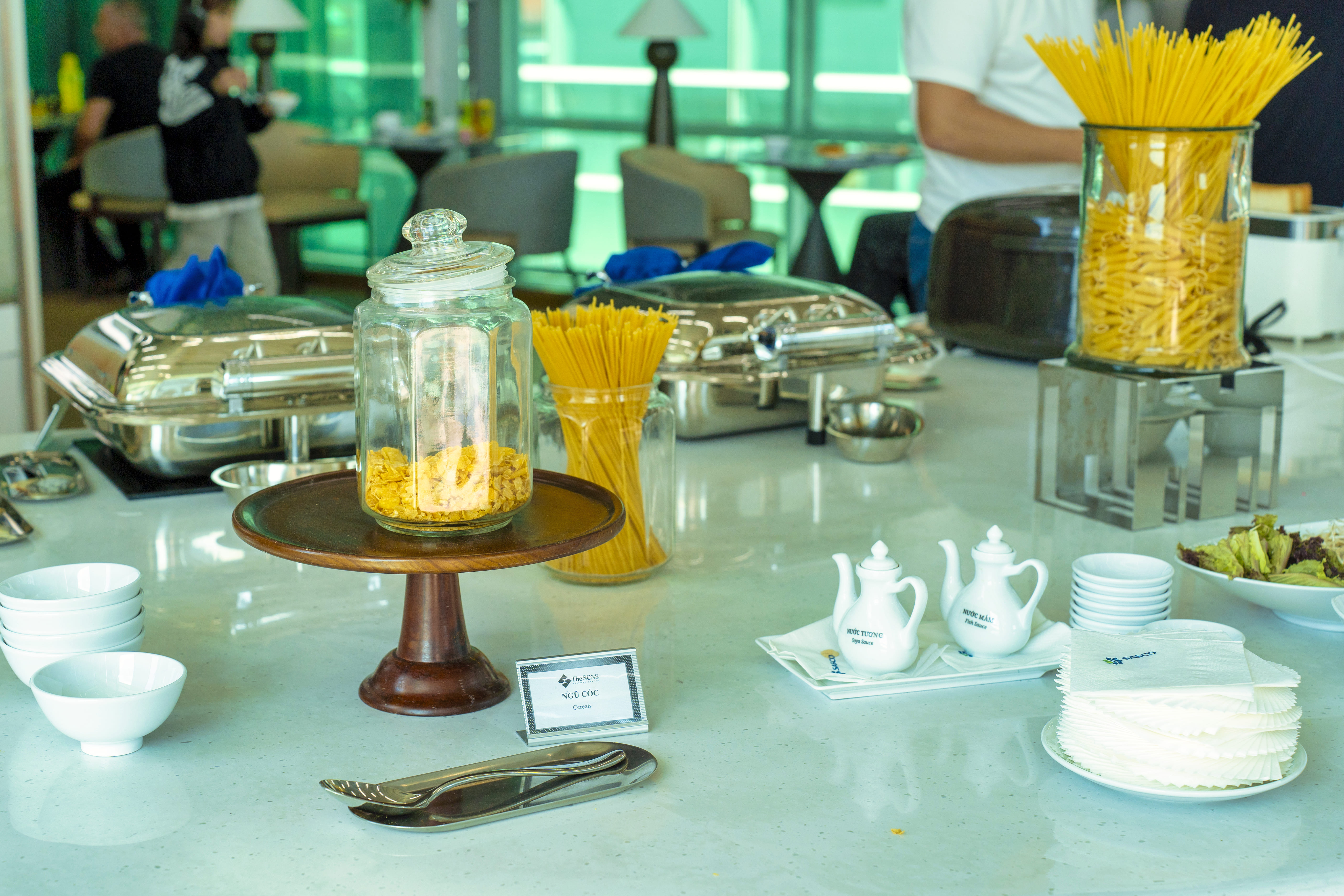 푸꾸옥 공항 라운지 입장권 더 센즈 휴식공간 식당