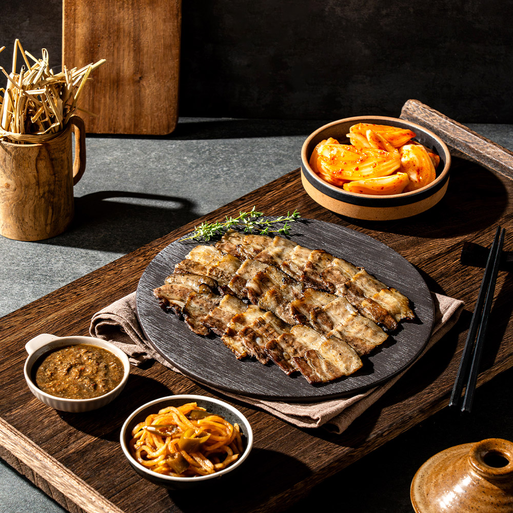 무안 몽탄 두암식당 짚불구이 한돈 삼겹살 세트 4인분 양파김치 칠게장 포함 - 상세 이미지 3