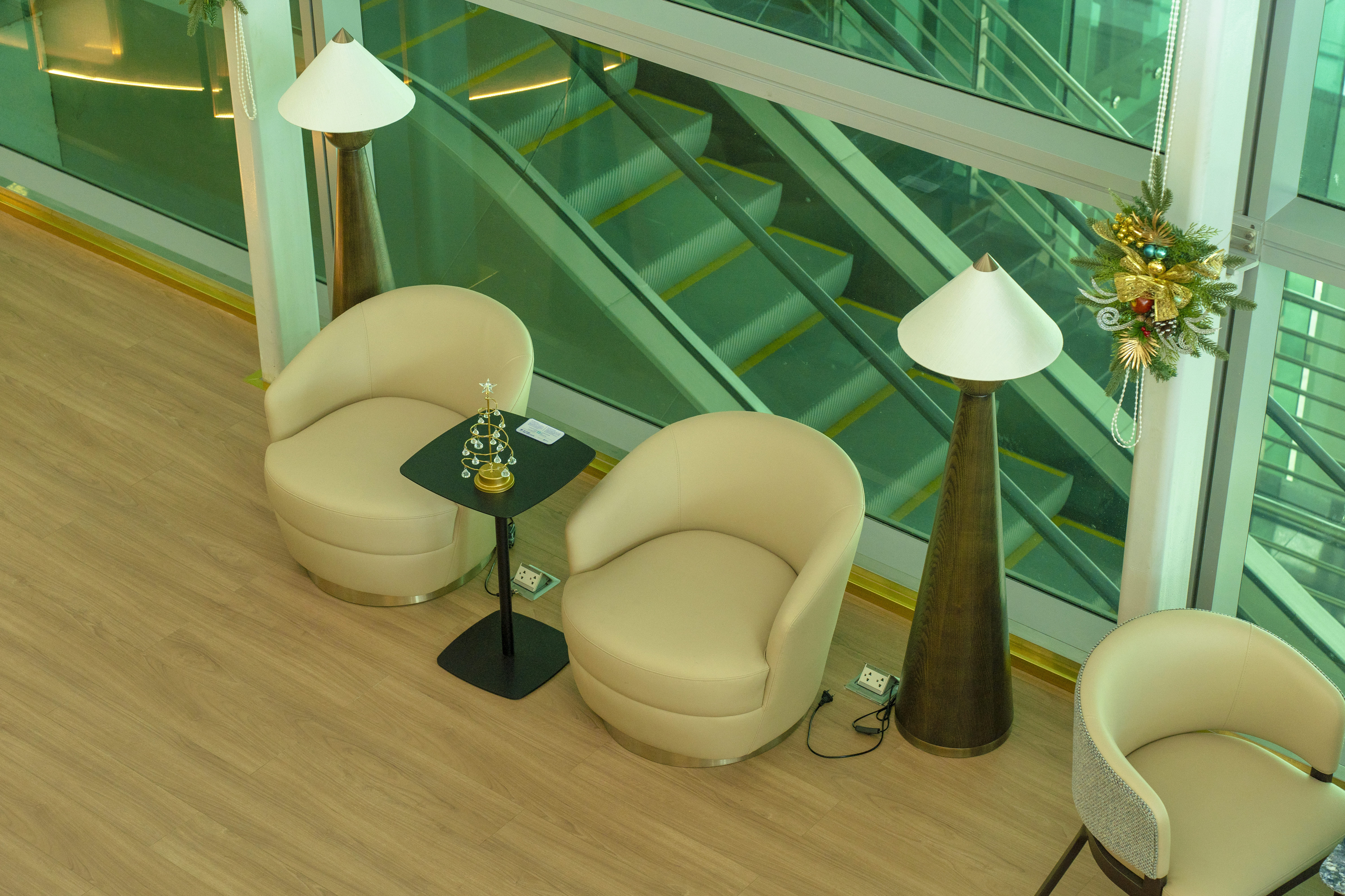 푸꾸옥 공항 라운지 입장권 더 센즈 휴식공간 식당