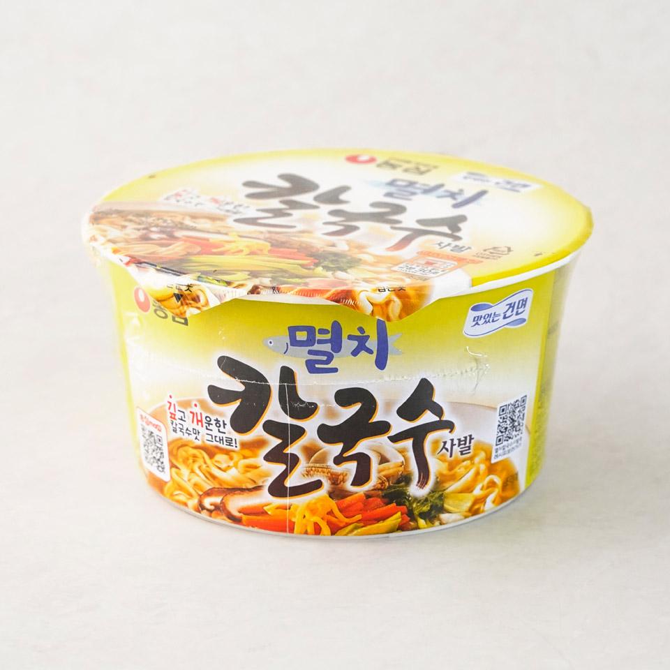 메가마트 농심 멸치칼국수 사발면 75g - 상품 이미지