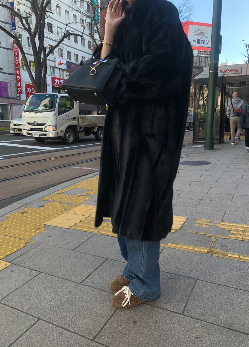 UNDERSON 언더슨 레오 밍크 페이크 퍼 싱글 카라 롱 코트 2color 상세 이미지 4