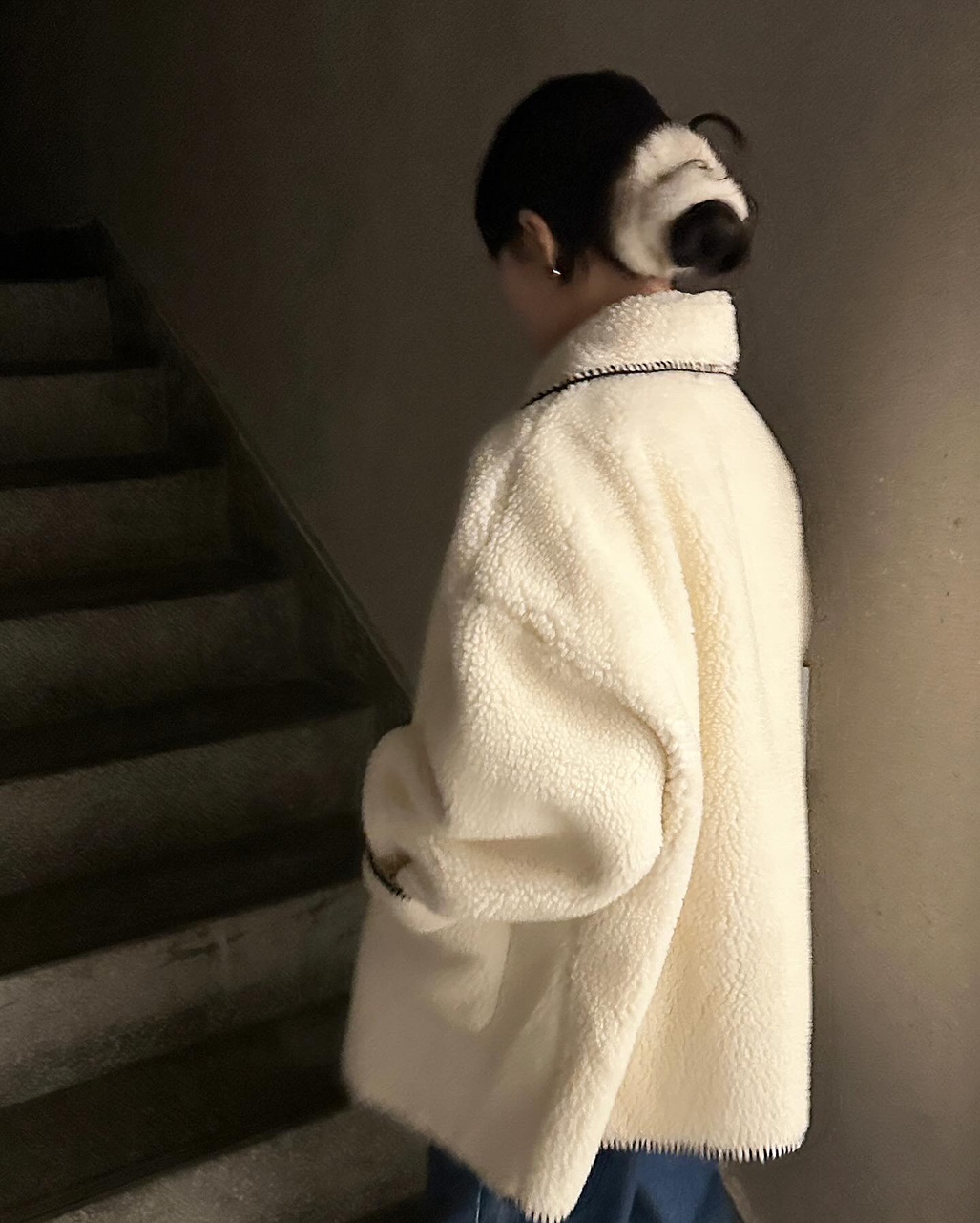 다코베 여성 오버핏 하객룩 출근룩 오피스룩 루즈핏 뽀글이 양털 스티치 무스탕 하프 싱글 카라 코트 상세 이미지 37
