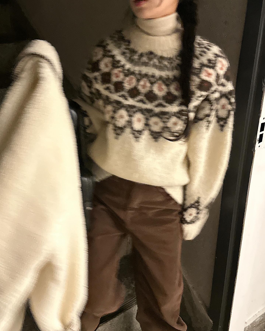 다코베 여성 오버핏 하객룩 출근룩 오피스룩 루즈핏 뽀글이 양털 스티치 무스탕 하프 싱글 카라 코트 상세 이미지 50