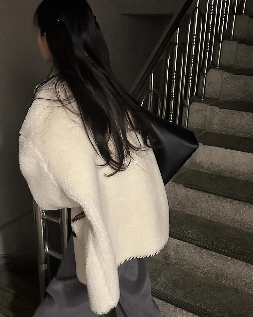 다코베 여성 오버핏 하객룩 출근룩 오피스룩 루즈핏 뽀글이 양털 스티치 무스탕 하프 싱글 카라 코트 상세 이미지 41
