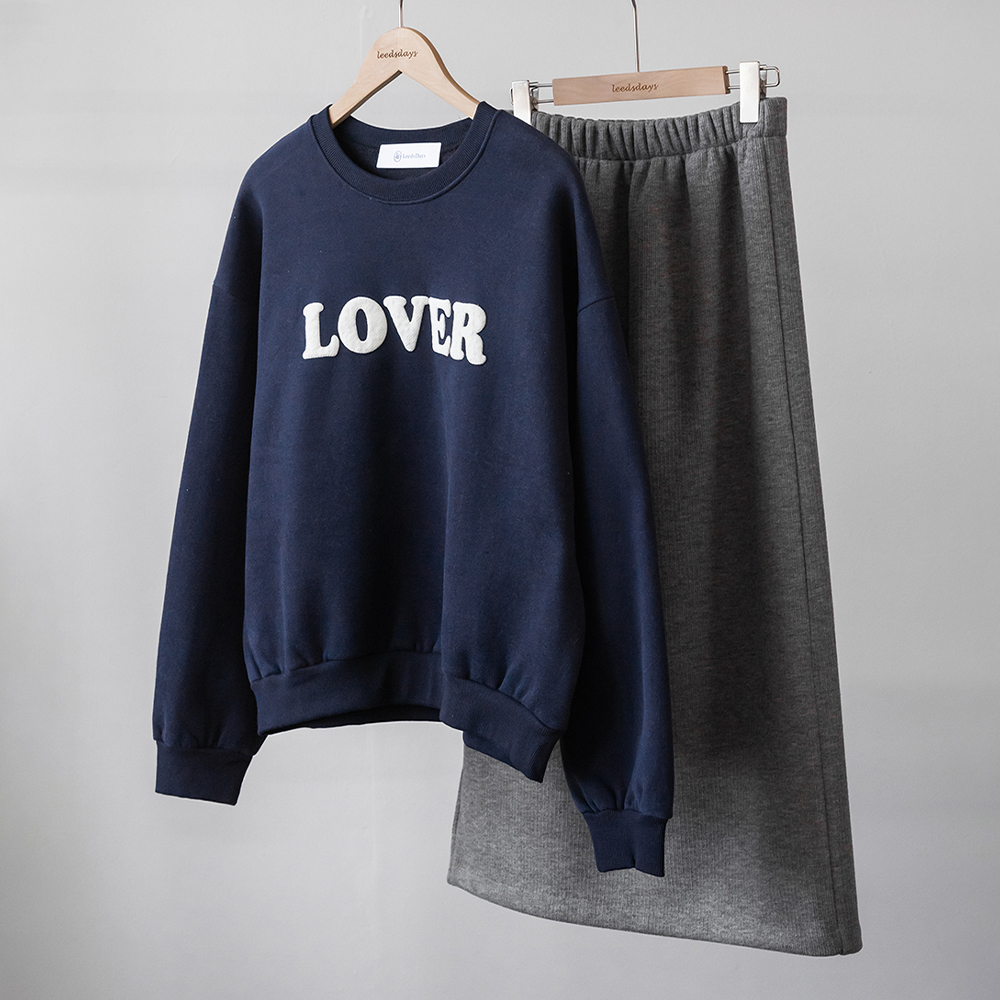 빌리언 포근한 양기모 발포 레터링 루즈핏 맨투맨 - 상품 이미지