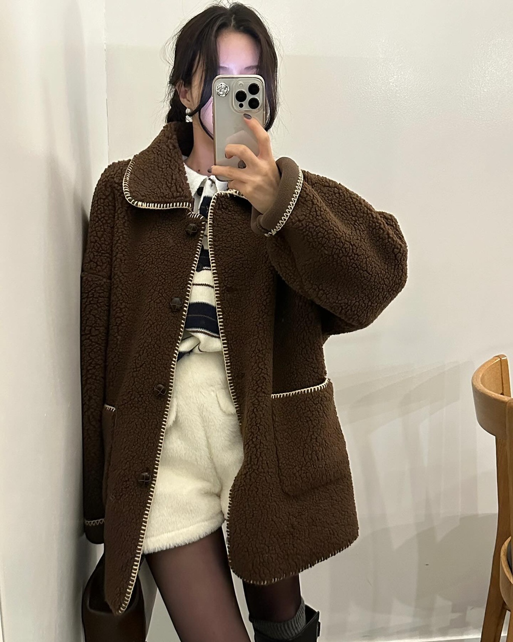 다코베 여성 오버핏 하객룩 출근룩 오피스룩 루즈핏 뽀글이 양털 스티치 무스탕 하프 싱글 카라 코트 상세 이미지 2