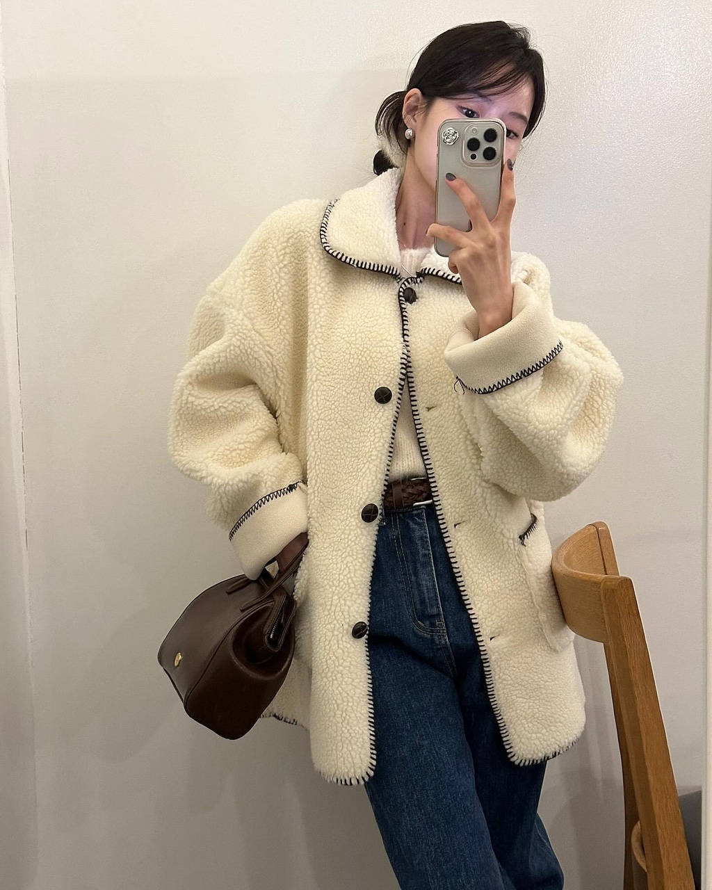 다코베 여성 오버핏 하객룩 출근룩 오피스룩 루즈핏 뽀글이 양털 스티치 무스탕 하프 싱글 카라 코트 상세 이미지 25