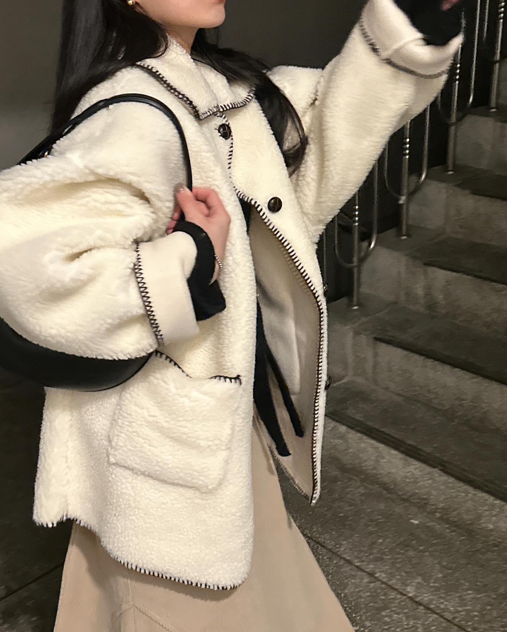 다코베 여성 오버핏 하객룩 출근룩 오피스룩 루즈핏 뽀글이 양털 스티치 무스탕 하프 싱글 카라 코트 상세 이미지 54