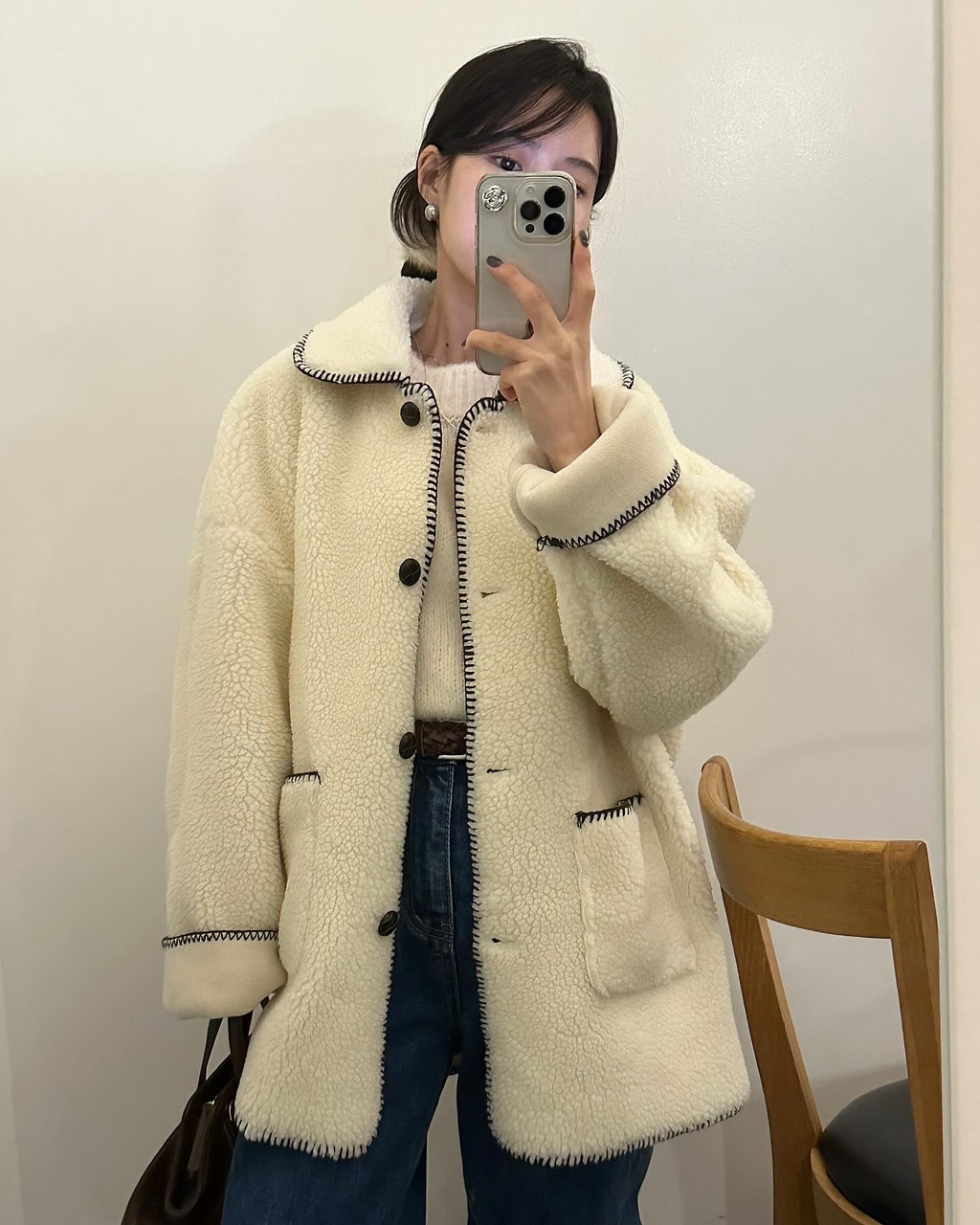 다코베 여성 오버핏 하객룩 출근룩 오피스룩 루즈핏 뽀글이 양털 스티치 무스탕 하프 싱글 카라 코트 상세 이미지 27