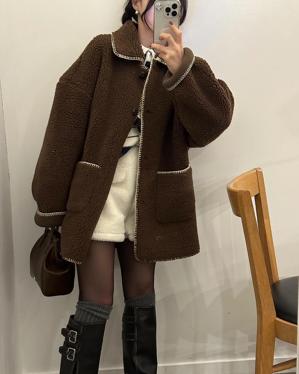 다코베 여성 오버핏 하객룩 출근룩 오피스룩 루즈핏 뽀글이 양털 스티치 무스탕 하프 싱글 카라 코트 상세 이미지 8