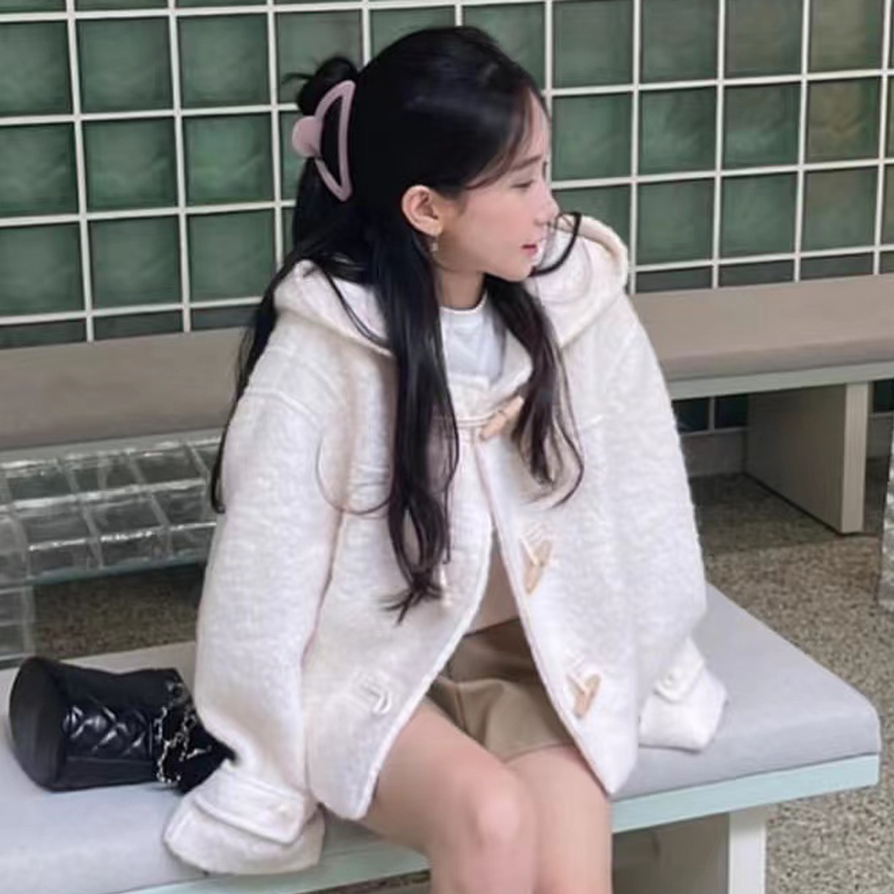 큐티룩 캐주얼룩 꾸안꾸룩 버클 떡볶이 코트 세미 크롭 데일리 귀여운 뽀글이 가을 겨울 자켓 125010303 상세 이미지 4