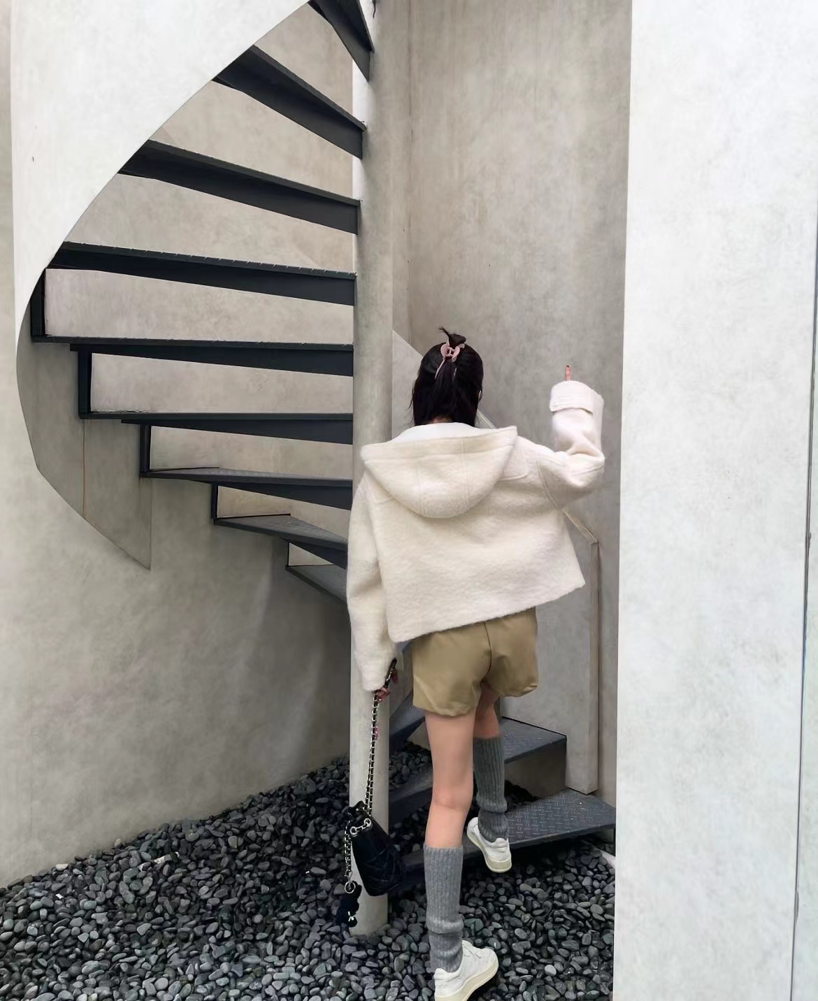 큐티룩 캐주얼룩 꾸안꾸룩 버클 떡볶이 코트 세미 크롭 데일리 귀여운 뽀글이 가을 겨울 자켓 125010303 상세 이미지 12