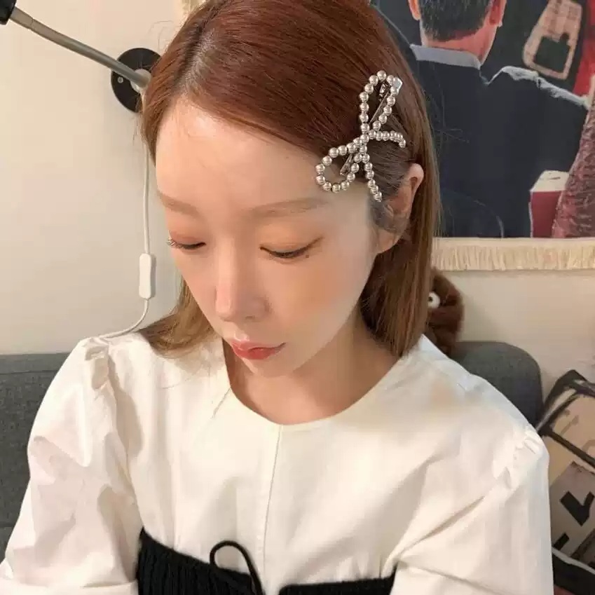 나는솔로 182화 송해나 리본핀 헤어핀 액세서리 실버 의상 옷 패션 - 메인 이미지