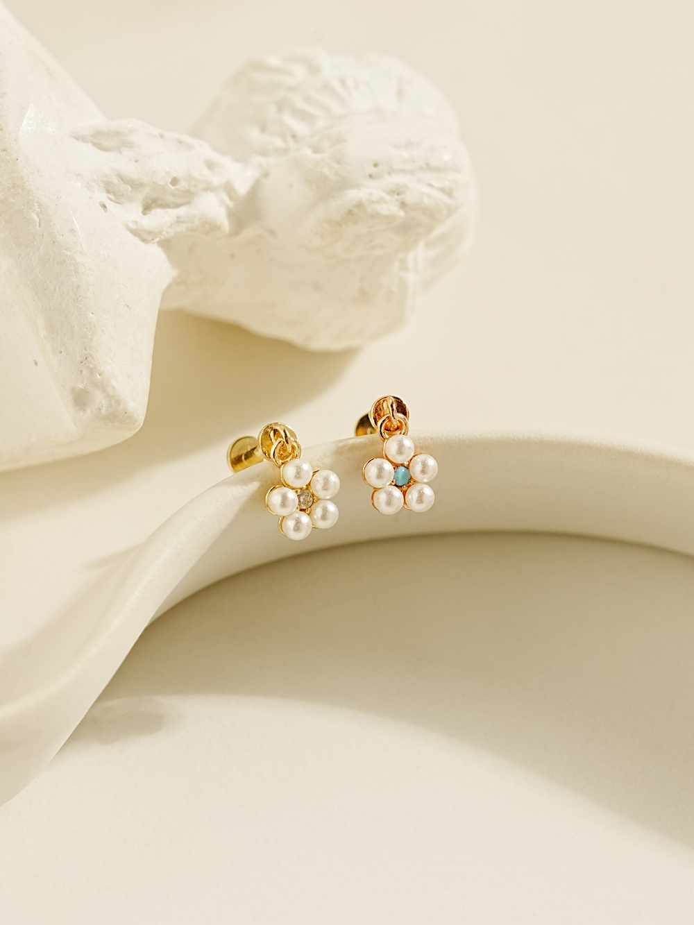 [0.8mm]14K 인터널 진주 플라워 큐빅 드롭 라블렛 피어싱 귀걸이 - 상세 이미지 2