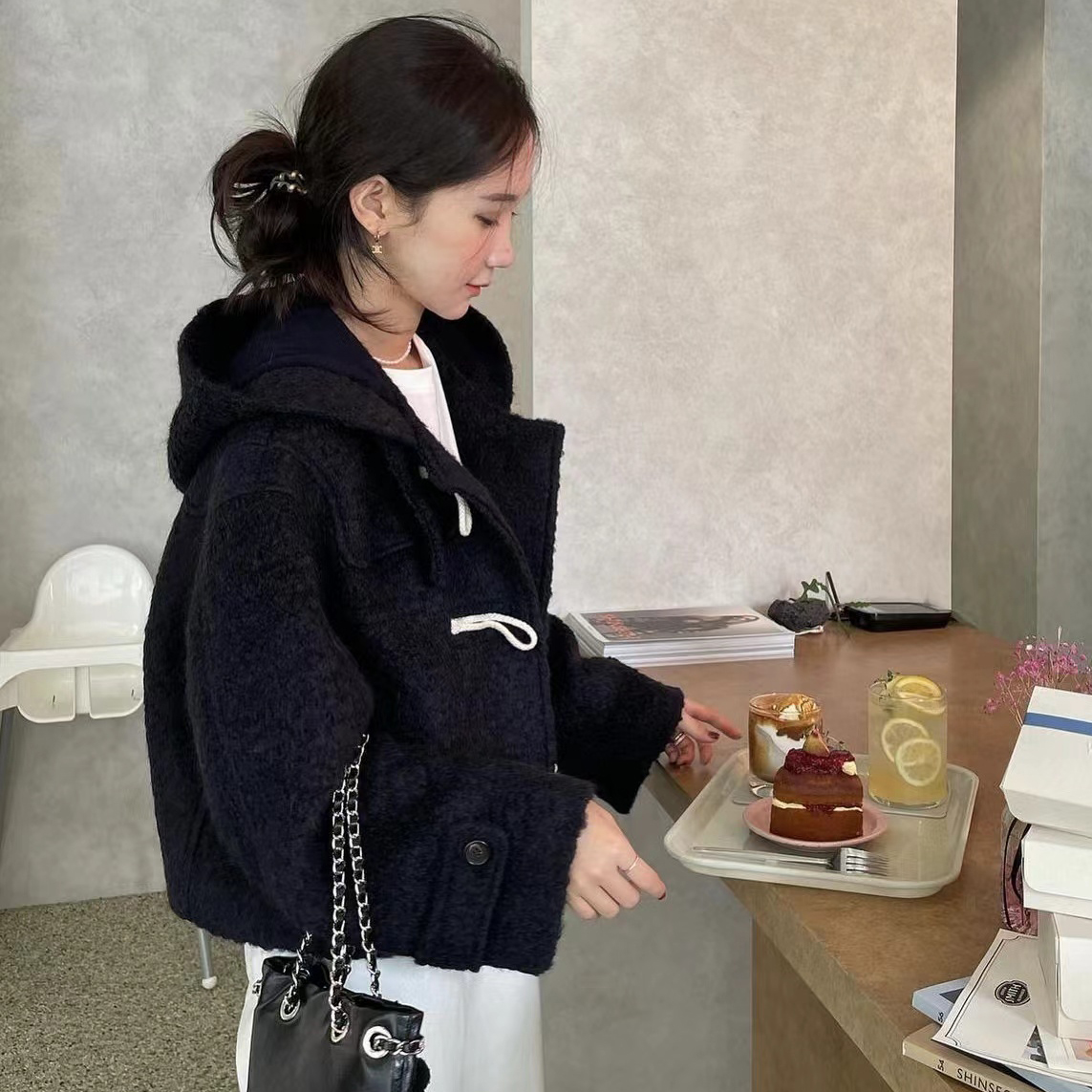 큐티룩 캐주얼룩 꾸안꾸룩 버클 떡볶이 코트 세미 크롭 데일리 귀여운 뽀글이 가을 겨울 자켓 125010303 상세 이미지 6
