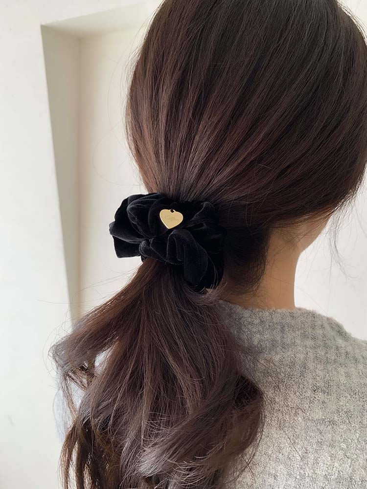 [자체제작] 벨벳 밀키웨이 스크런치 - 하트펜던트 여성 겨울 슈슈 미니곱창밴드