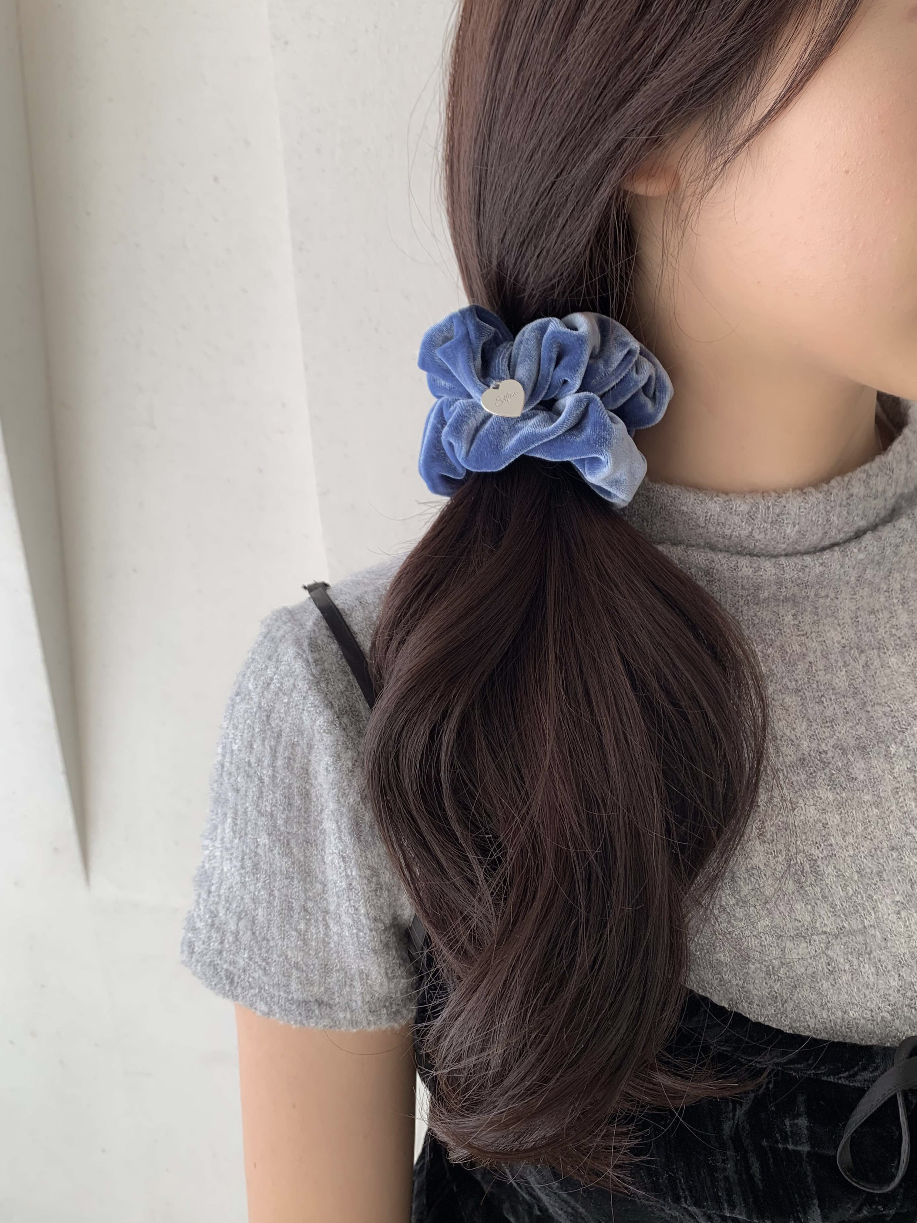 [자체제작] 벨벳 밀키웨이 스크런치 - 하트펜던트 여성 겨울 슈슈 미니곱창밴드