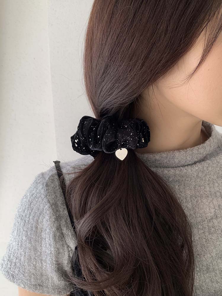 [자체제작] 벨벳 밀키웨이 스크런치 - 하트펜던트 여성 겨울 슈슈 미니곱창밴드