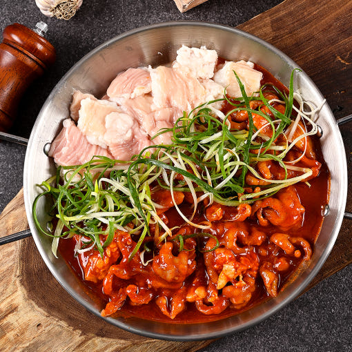 [특별한 맛] 소대창 넣은 매콤 대창무뼈 국물닭발 700g/ 2인분 진짜불맛