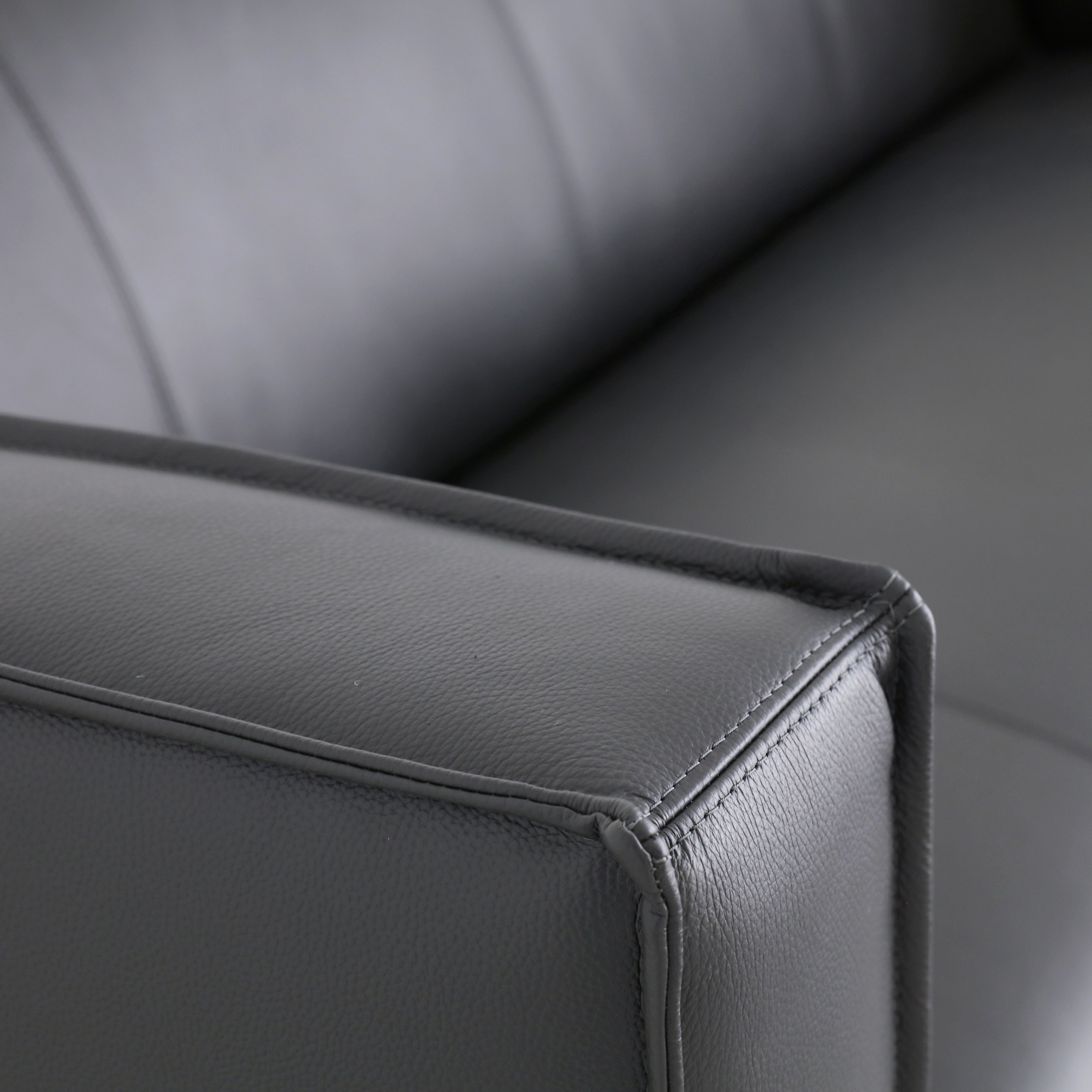 MATTONI 3인 이태리 가죽소파 건메탈 3950.0090