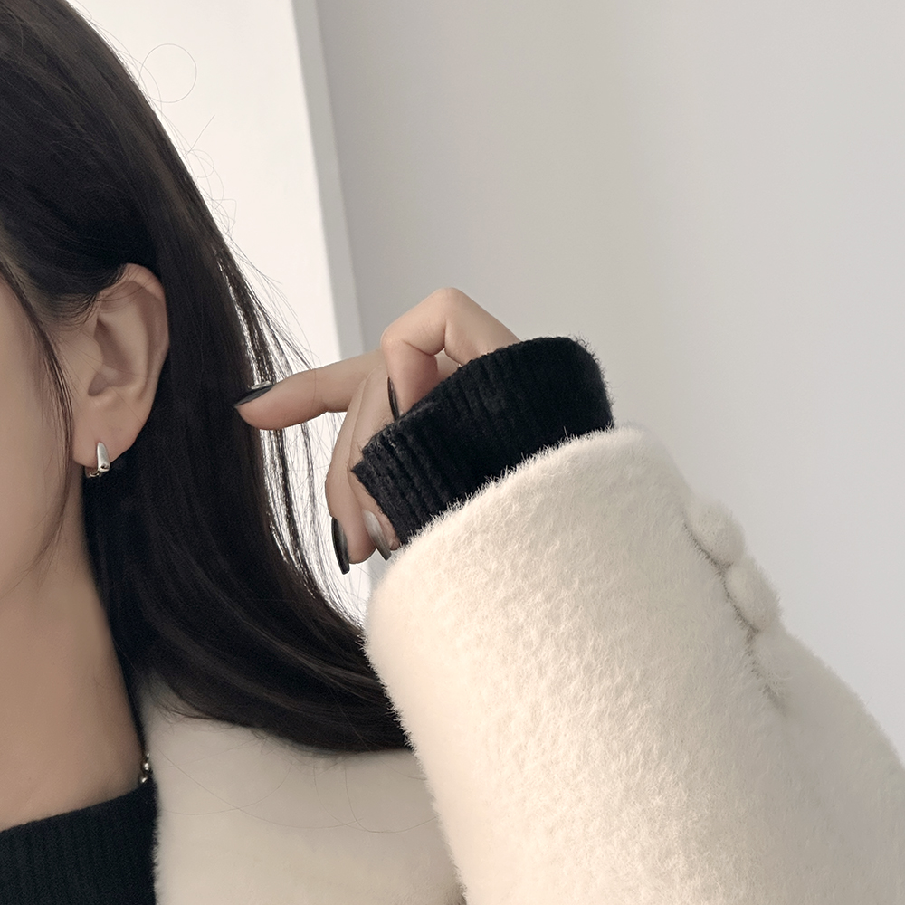 미니 사각 딱붙는 원터치 링 귀걸이 2컬러 티타늄 데일리룩 오피스룩 데이트룩 이미지 6