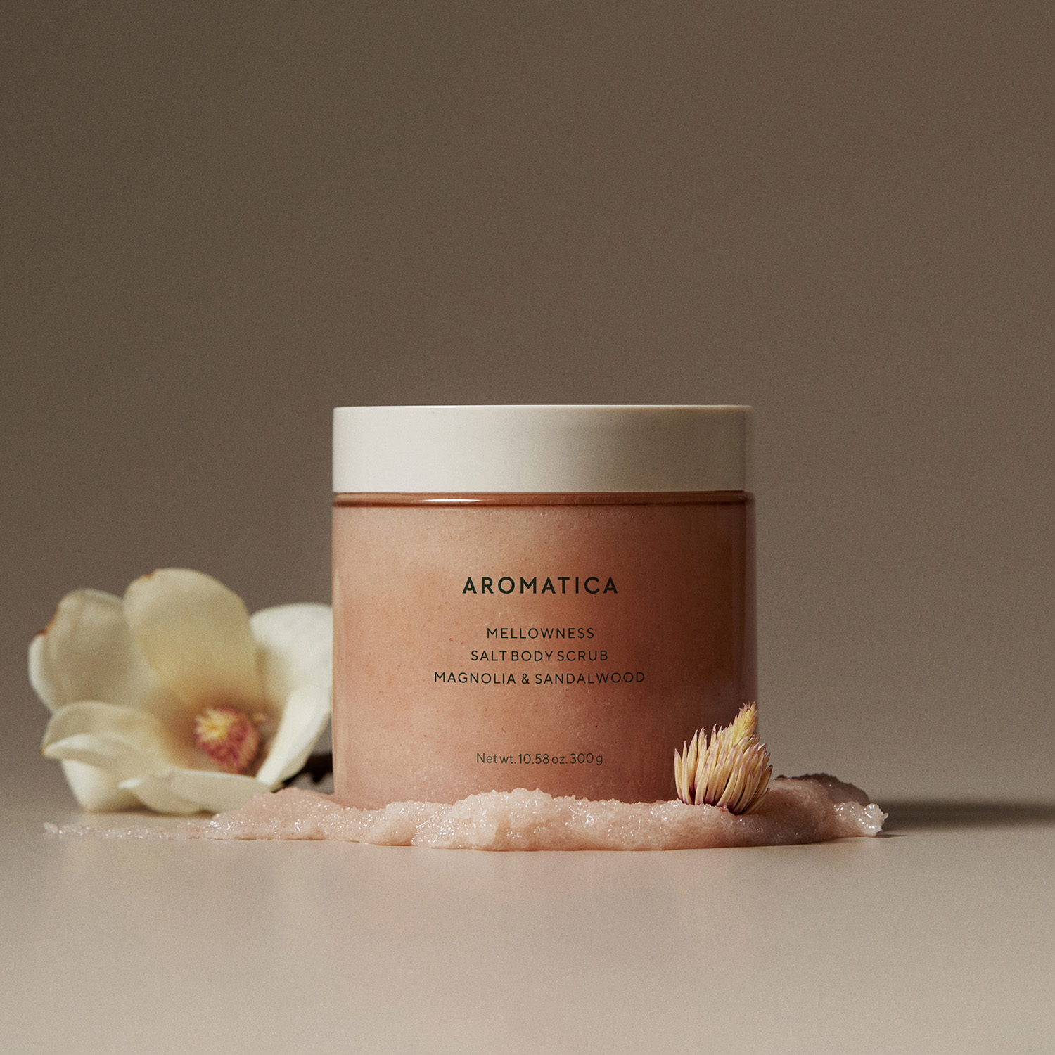 아로마티카 솔트 바디 스크럽 매그놀리아 & 샌달우드 300G 바디 필링 각질 제거 팔꿈치 뒤꿈치